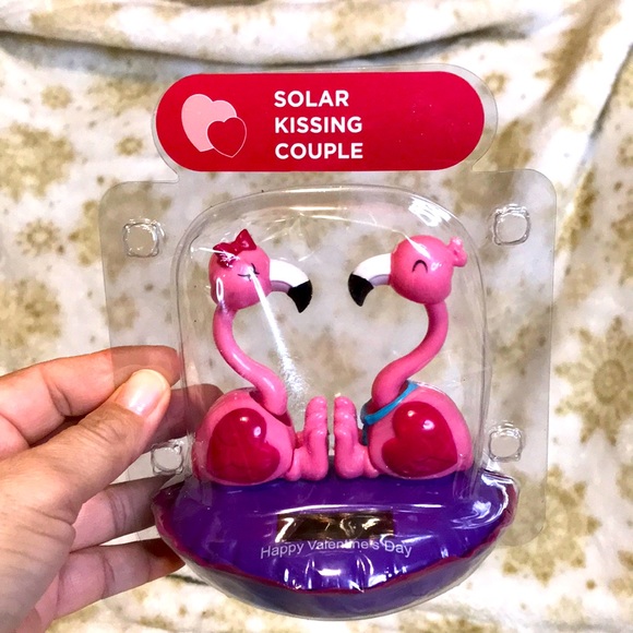 VALENTINES DAY GIFT SOLAR KISSING COUPLE - Picture 1 of 7